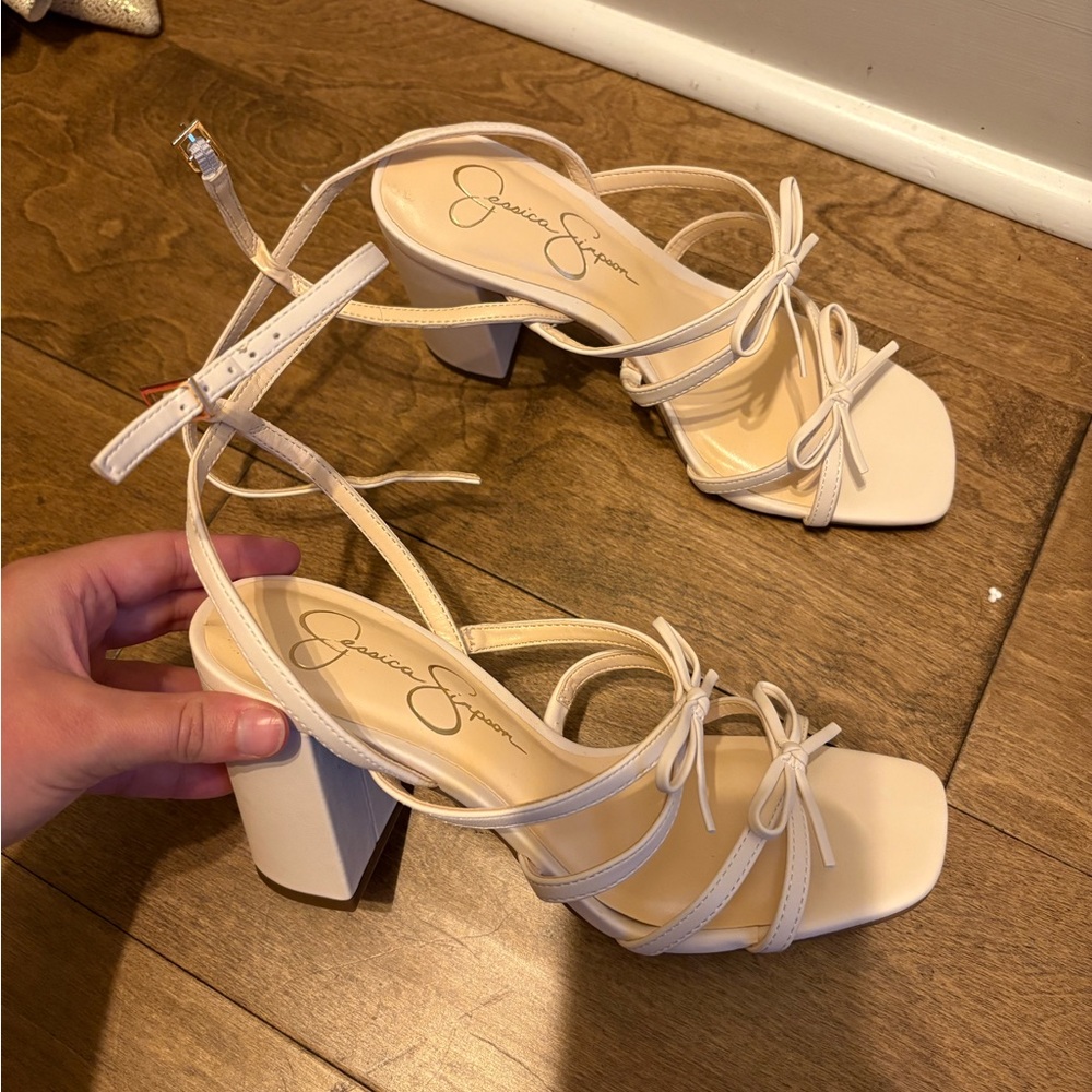 Jessica Simpson nude bow heels